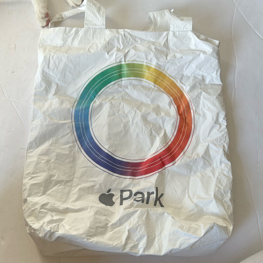Apple park tote